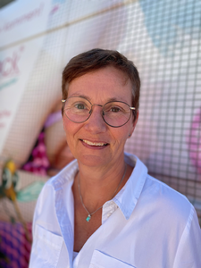 Mitarbeiterin von Christopher Maack der Mückengittermacher